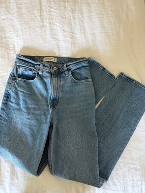 Abercrombie & Fitch The 90s Straight Ultra High Rise Jeans